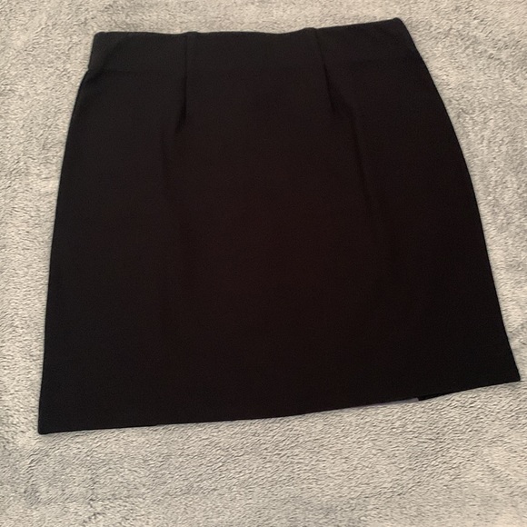 NWOT Ann Taylor Loft Outlet- Colorblock Black and Grey Mini Straight Skirt S - Picture 2 of 4